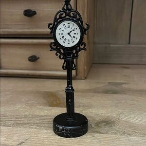 Vintage Lefton Colonial Christmas Metal Clock Black 5.5” Tall Holiday Decor